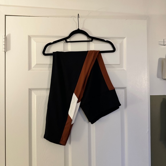 NWT Lou & Grey Colorblock Feel Good Pocket Leggings - Picture 5 of 5